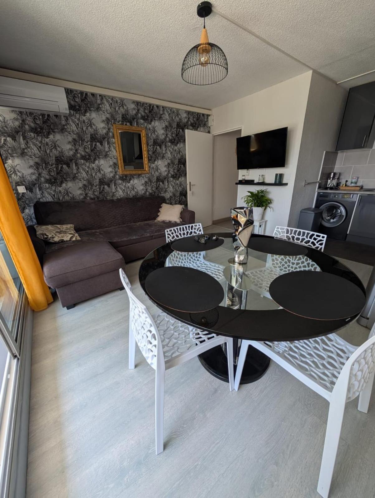 Appartement Au Pied De La Plage - Saint Cyprien Exterior photo